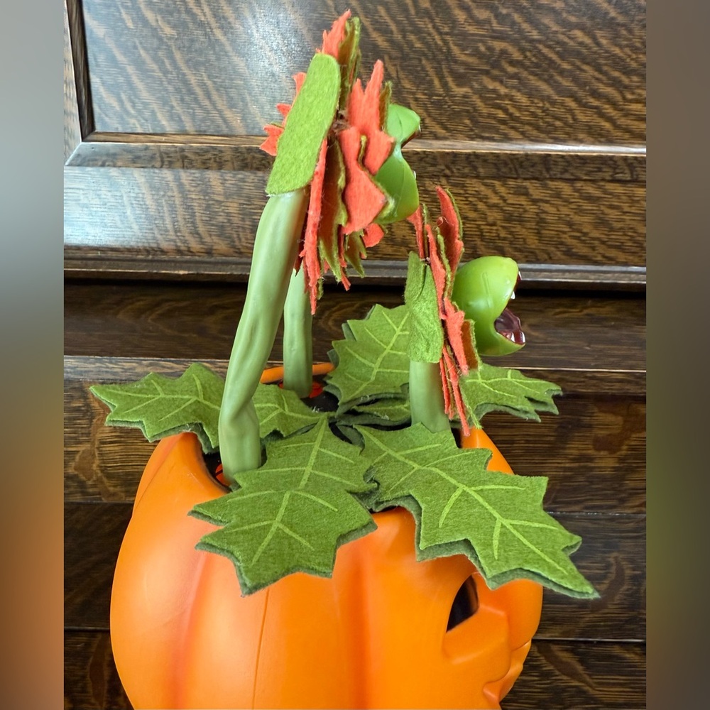 Hyde & EEK Animated Pumpkin Dancing Singing Venus Flytrap Vines Halloween Decor - Picture 7 of 17